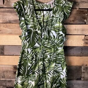 BCBGeneration Palm Tropical Ruffle Romper Size 4 Green/ White